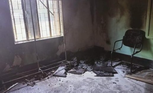 বীরগঞ্জে মডেল সরকারি প্রাথমিক বিদ্যালয়ে অগ্নিকাণ্ডে ব্যাপক ক্ষয়ক্ষতি। 