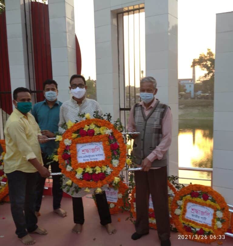মহান স্বাধীনতা ও জাতীয় দিবসে বীরগঞ্জ সাব-রেজিস্ট্রার কার্যালয়ের শ্রদ্ধা নিবেদন।