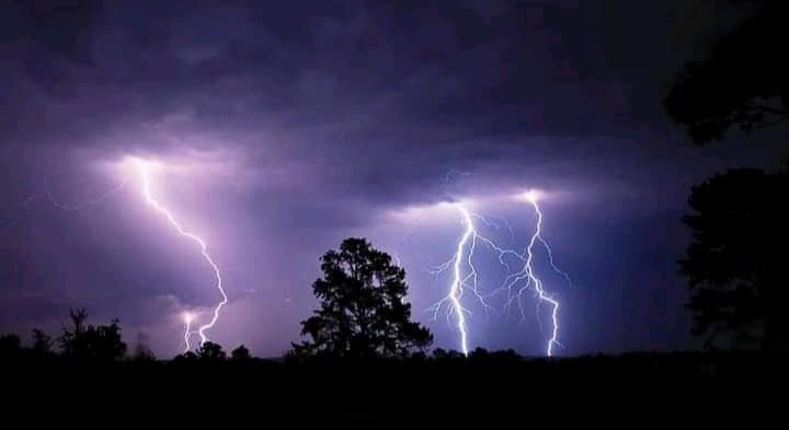 বজ্রপাত থেকে বাঁচতে হলে করণীয়গুলো কি- বাংলাদেশ ফায়ার সার্ভিস ও সিভিল ডিফেন্স অধিদফতর।