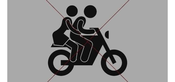 বীরগঞ্জ উপজেলার জগদল বাজারে পিকআপ মোটর বাইকের মুখোমুখি সংঘর্ষ নিহত একজন।