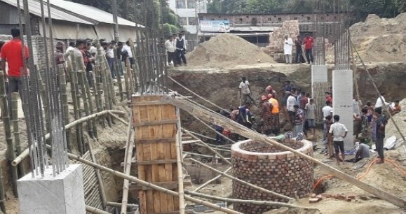 বীরগঞ্জ উপজেলায় বহুতল ভবনে মাটি চাপা পড়ে ৪ নির্মাণ শ্রমিক আহত।।